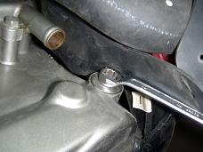 Loosening valve cover bolt - click for larger image